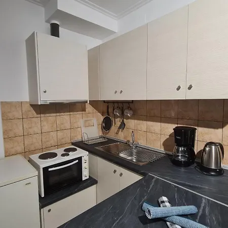 V3st & Parking Apartment Larissa