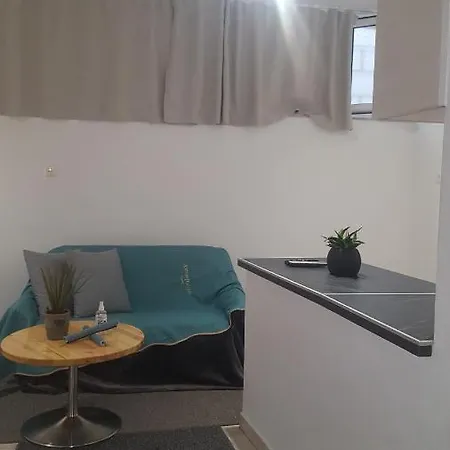 V3st & Parking Apartment *